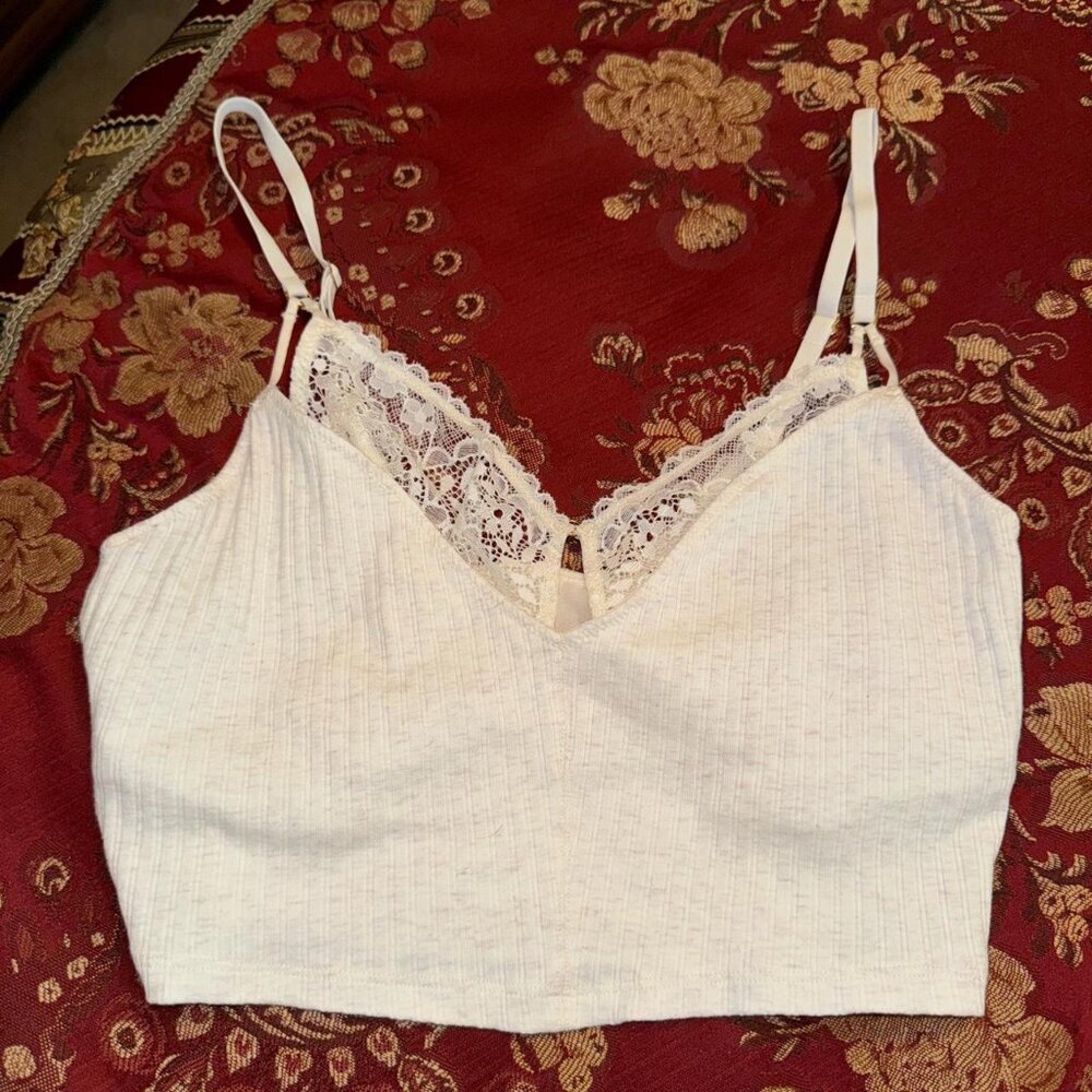 Lace Cropped Cami 🤍